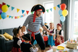 Anniversaire à thème : Transformez Papa en animateur vedette !